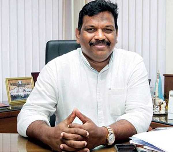 गोवा के पूर्व मंत्री ने की पत्नी को टिकट दिलाने के लिए भाजपा को ब्लैकमेल करने की कोशिश